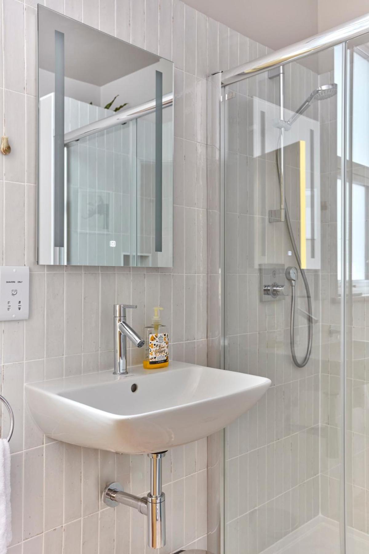 דיל Spacious Beach Front Apartment With Stunning Sea Views מראה חיצוני תמונה