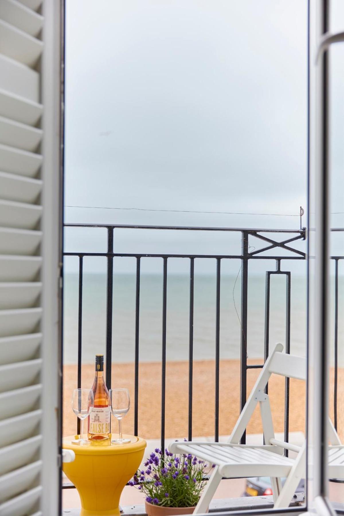 דיל Spacious Beach Front Apartment With Stunning Sea Views מראה חיצוני תמונה